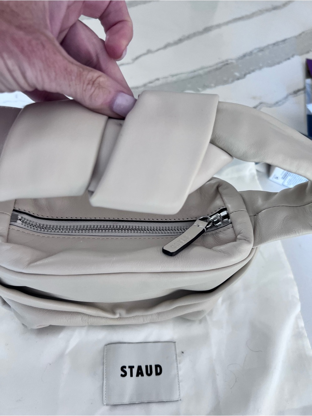 Staud cream leather Kiss bag - Picture 4 of 7
